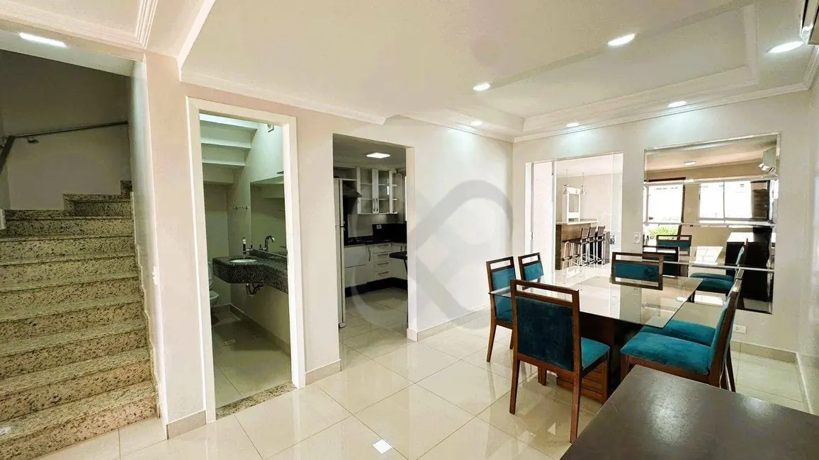 Foto 6 de Sobrado com 4 quartos para alugar, 176m2 em Aurora, Londrina - PR