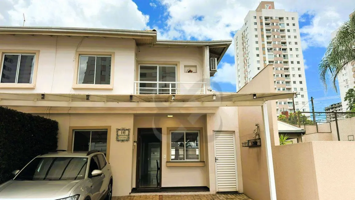 Foto 2 de Sobrado com 4 quartos para alugar, 176m2 em Aurora, Londrina - PR