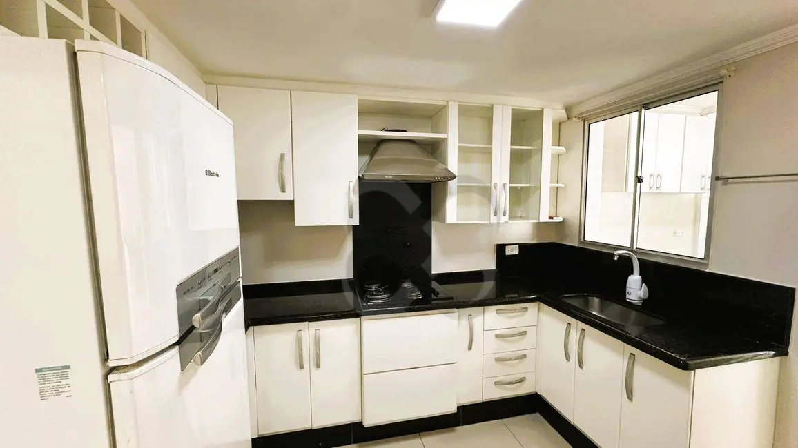 Foto 8 de Sobrado com 4 quartos para alugar, 176m2 em Aurora, Londrina - PR