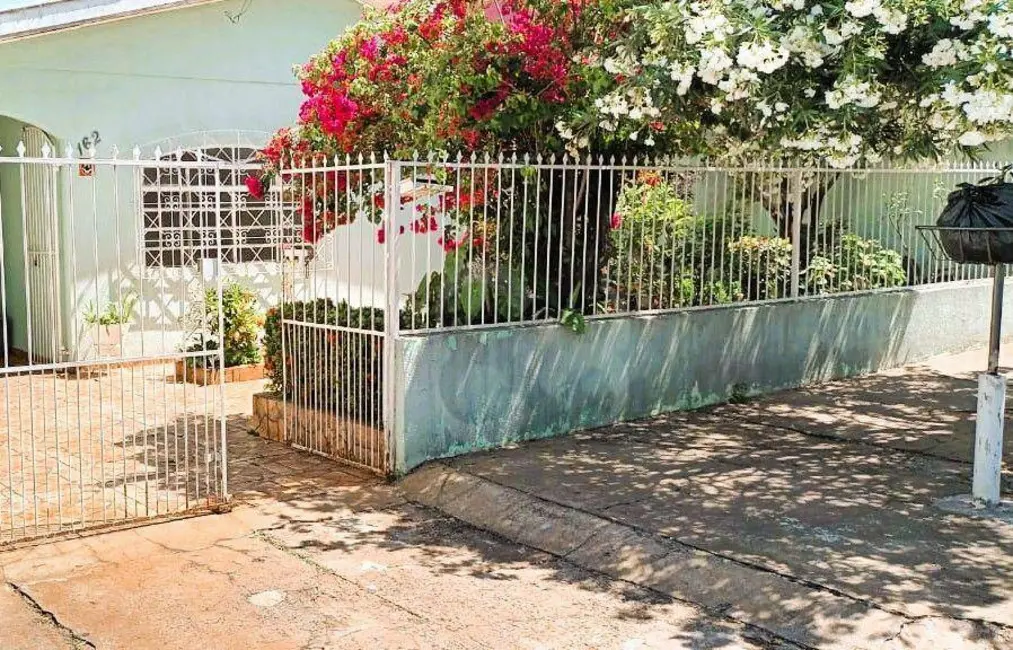 Foto 4 de Casa com 2 quartos à venda, 198m2 em Conjunto Semiramis Barros Braga, Londrina - PR