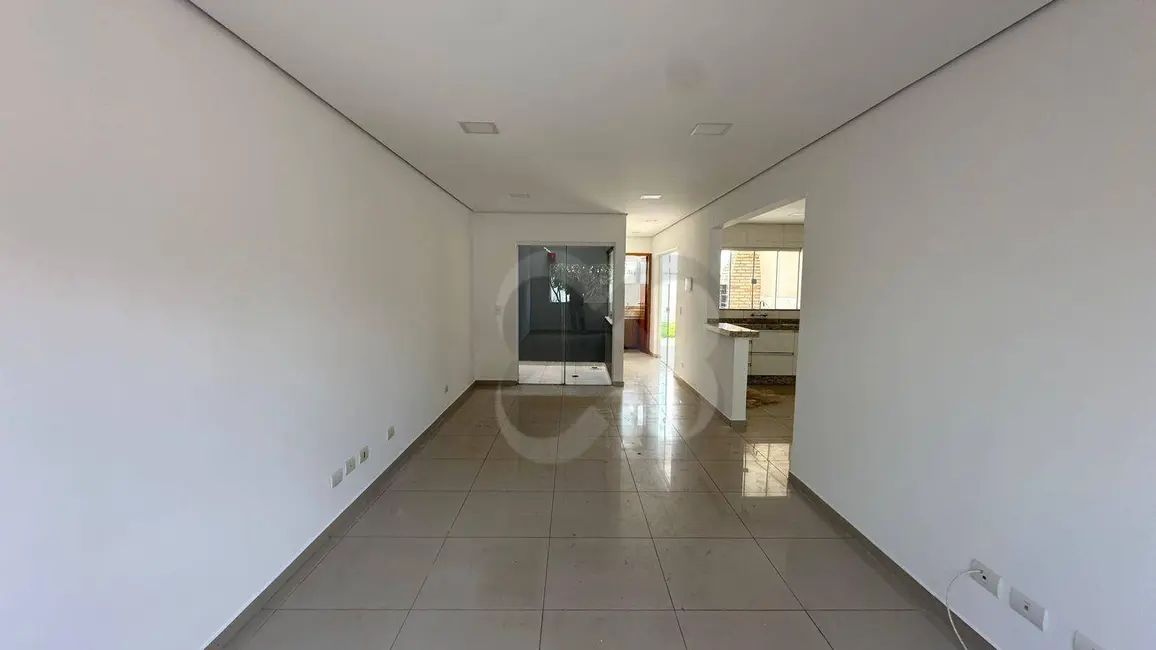 Sobrado com 3 quartos para alugar, 200m2 em Bandeirantes, Londrina - PR - imagem 4 Foto 4 de Sobrado com 3 quartos para alugar, 200m2 em Bandeirantes, Londrina - PR
