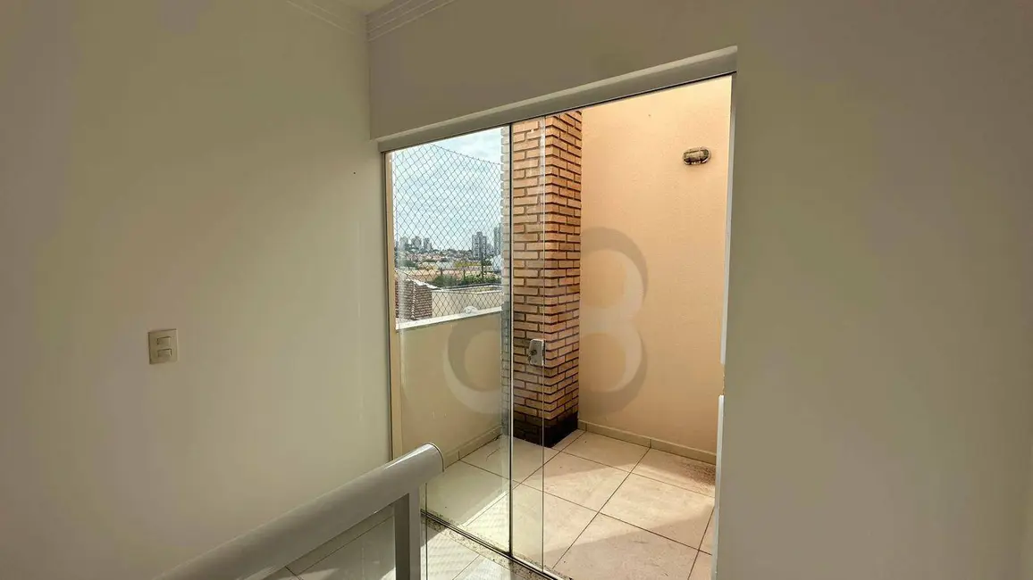 Sobrado com 3 quartos para alugar, 200m2 em Bandeirantes, Londrina - PR - imagem 8 Foto 8 de Sobrado com 3 quartos para alugar, 200m2 em Bandeirantes, Londrina - PR