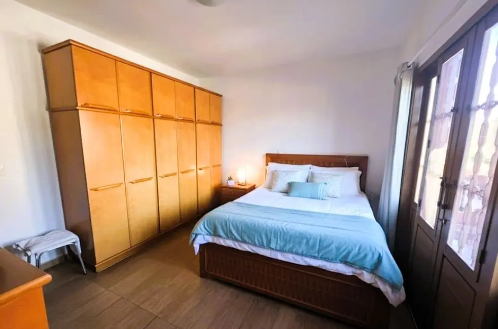 Foto 8 de Sobrado com 3 quartos à venda, 300m2 em Hedy, Londrina - PR