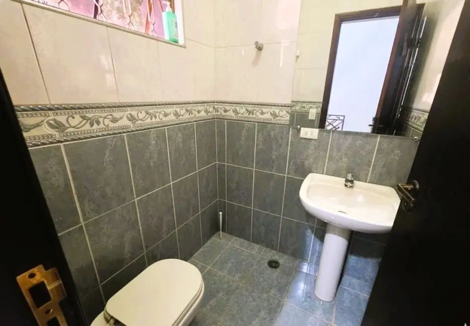 Foto 6 de Sobrado com 3 quartos à venda, 300m2 em Hedy, Londrina - PR