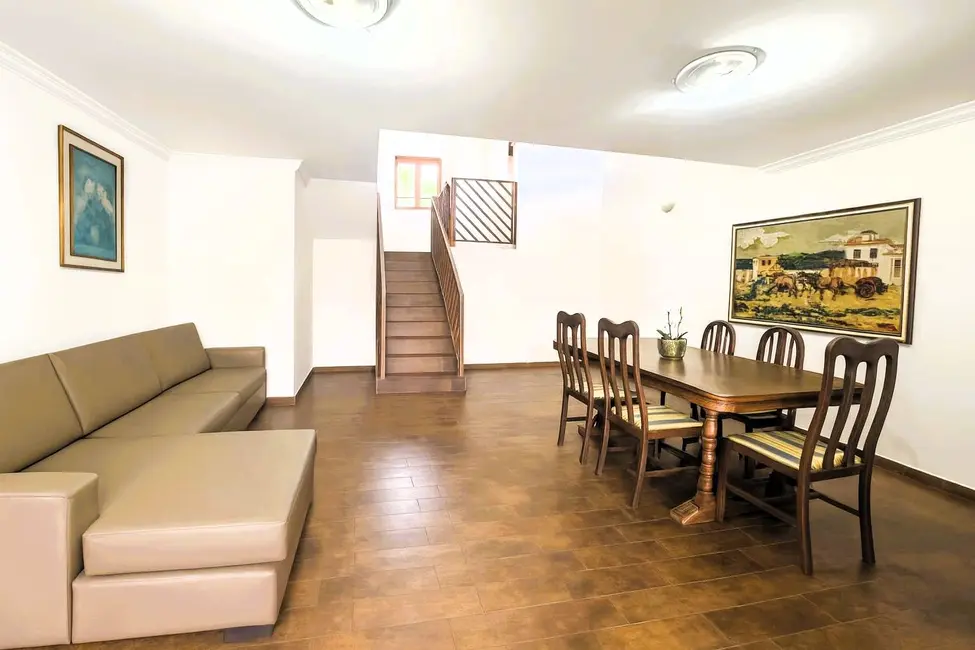 Foto 3 de Sobrado com 3 quartos à venda, 300m2 em Hedy, Londrina - PR