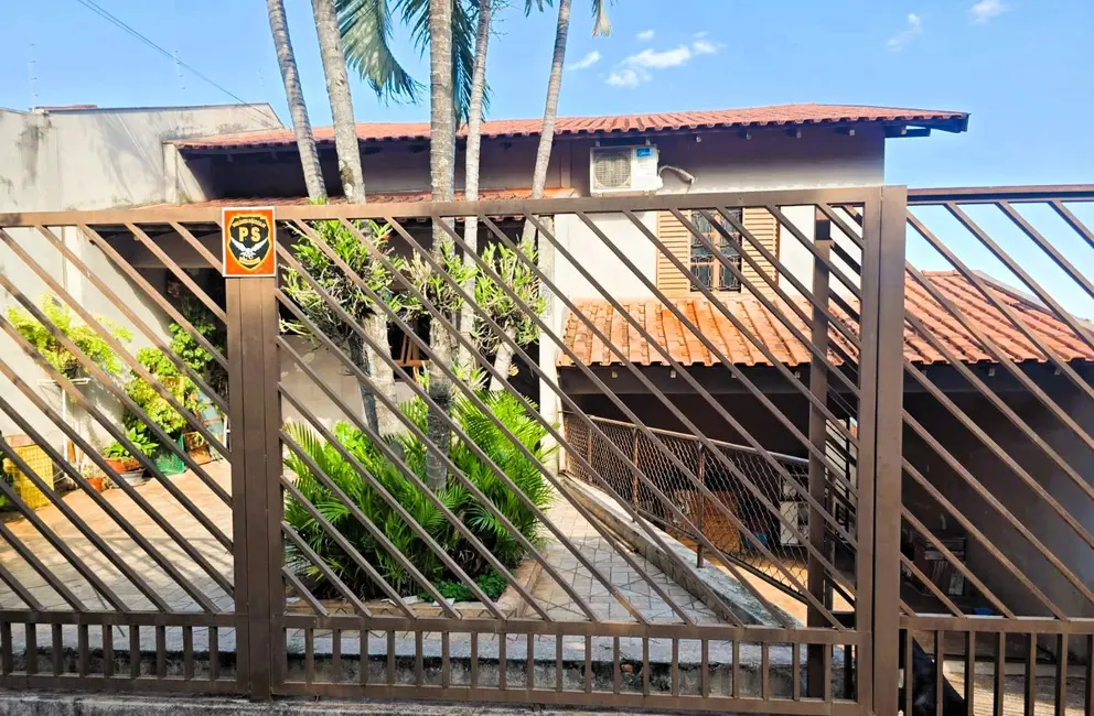 Foto 1 de Sobrado com 3 quartos à venda, 300m2 em Hedy, Londrina - PR