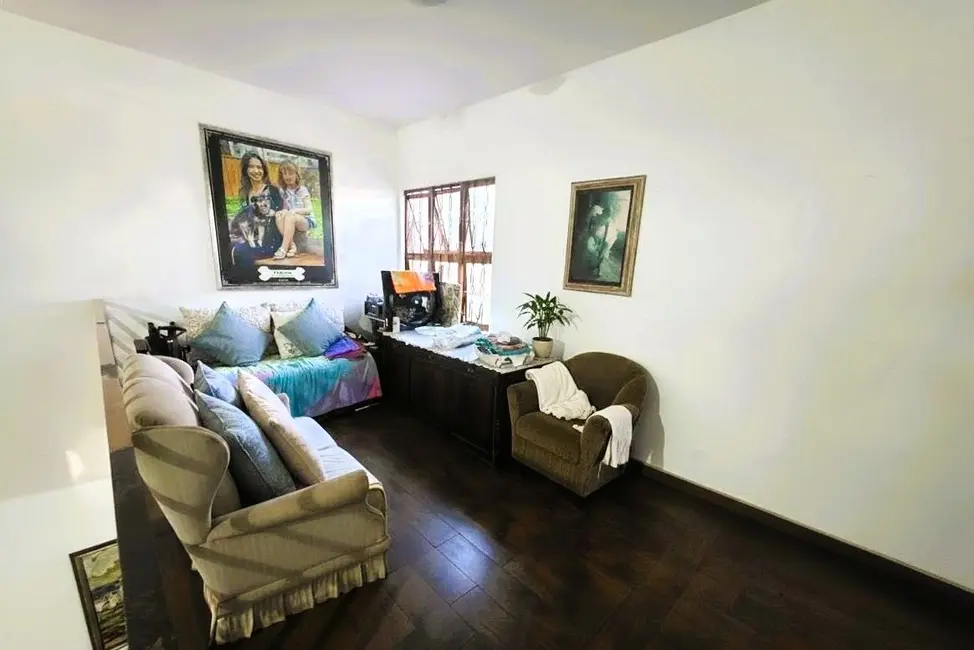 Foto 4 de Sobrado com 3 quartos à venda, 300m2 em Hedy, Londrina - PR