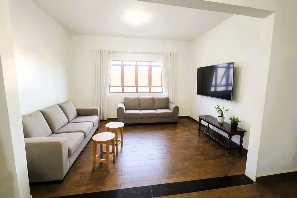 Foto 5 de Sobrado com 3 quartos à venda, 300m2 em Hedy, Londrina - PR