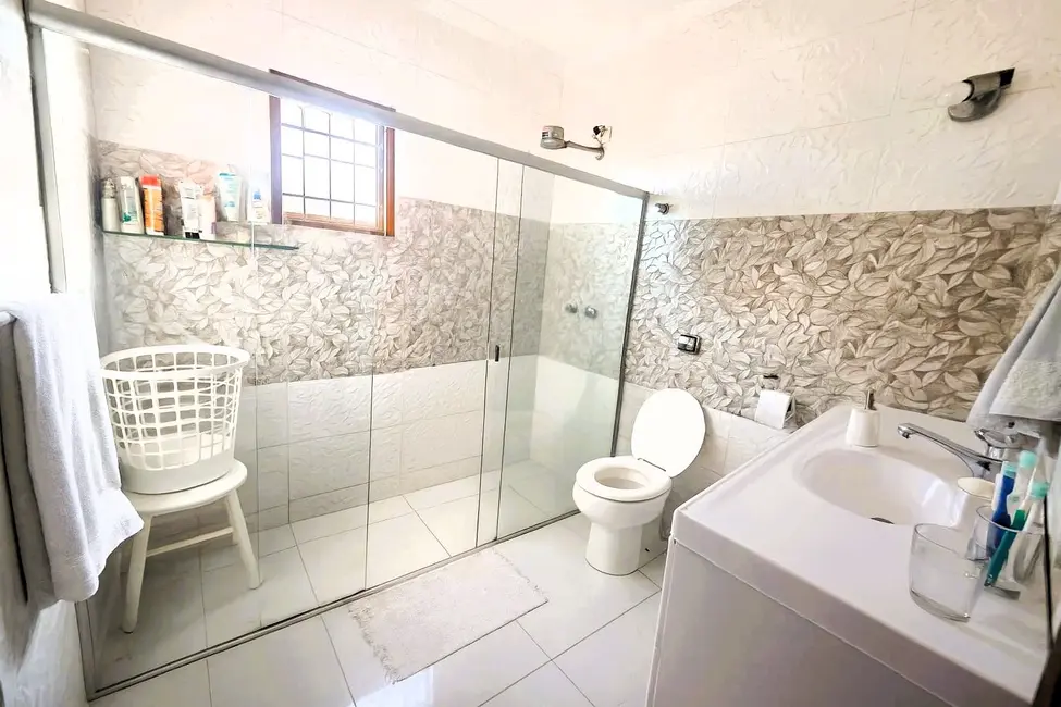 Foto 9 de Sobrado com 3 quartos à venda, 300m2 em Hedy, Londrina - PR