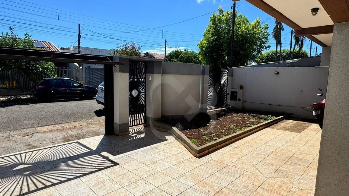 Sobrado com 3 quartos à venda, 200m2 em Jardim Neman Sahyun, Londrina - PR - imagem 6 Foto 6 de Sobrado com 3 quartos à venda, 200m2 em Jardim Neman Sahyun, Londrina - PR