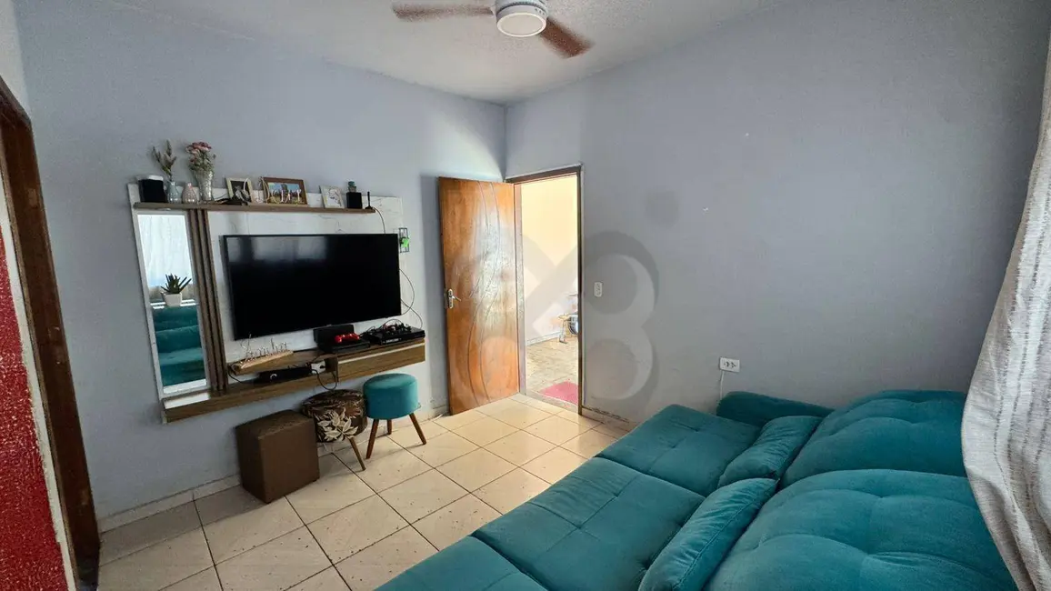 Sobrado com 3 quartos à venda, 200m2 em Jardim Neman Sahyun, Londrina - PR - imagem 8 Foto 8 de Sobrado com 3 quartos à venda, 200m2 em Jardim Neman Sahyun, Londrina - PR