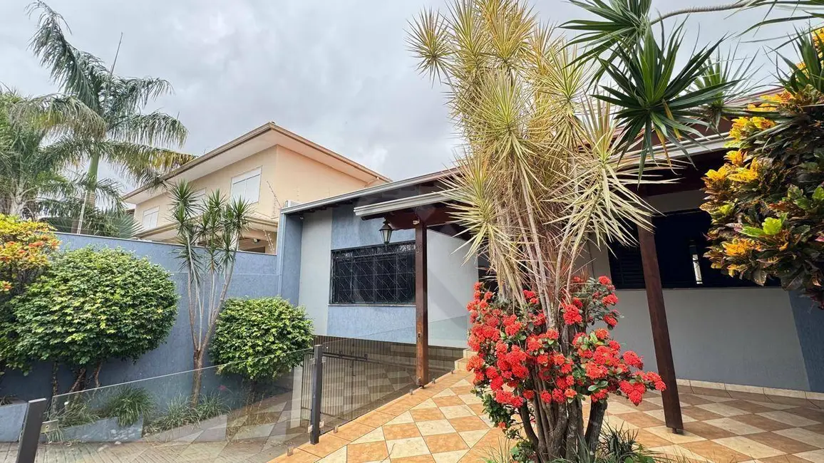 Casa com 4 quartos à venda e para alugar, 450m2 em Champagnat, Londrina - PR - imagem 4 Foto 4 de Casa com 4 quartos à venda e para alugar, 450m2 em Champagnat, Londrina - PR