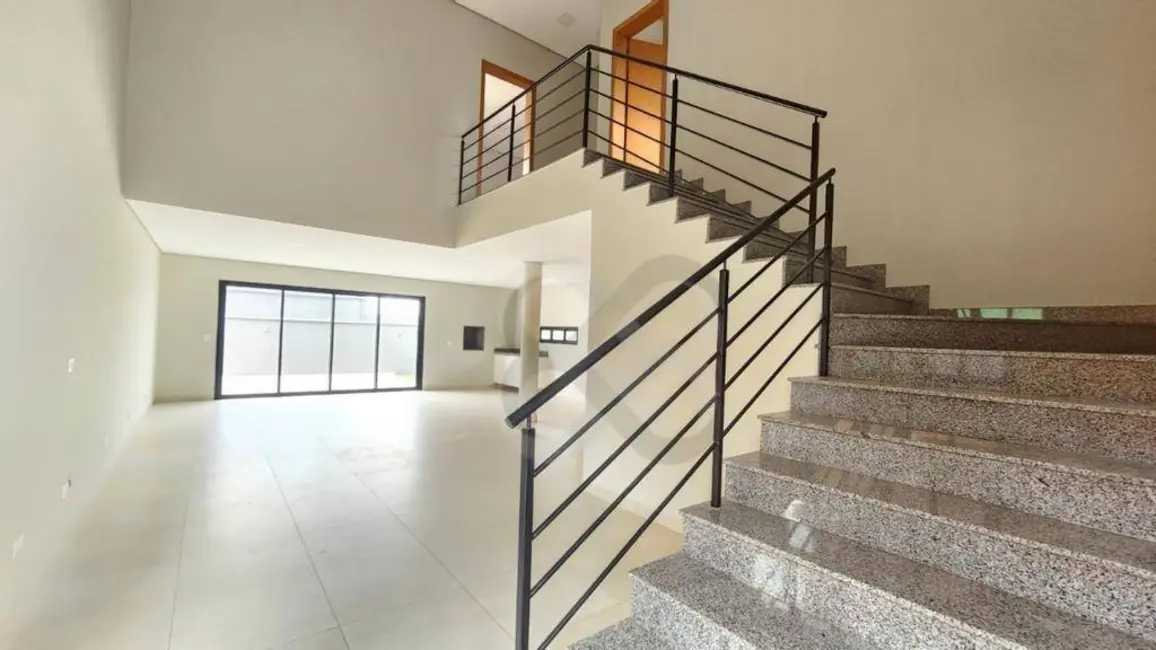 Foto 3 de Casa de Condomínio com 3 quartos para alugar, 250m2 em Conjunto Habitacional Alexandre Urbanas, Londrina - PR