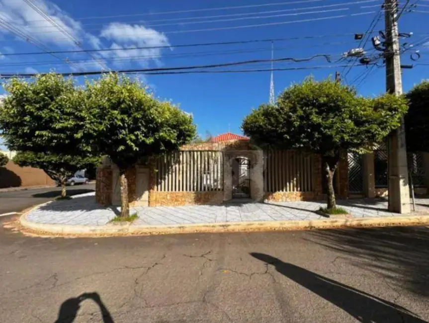 Foto 1 de Casa com 4 quartos à venda, 360m2 em Jardim Adriana II, Londrina - PR