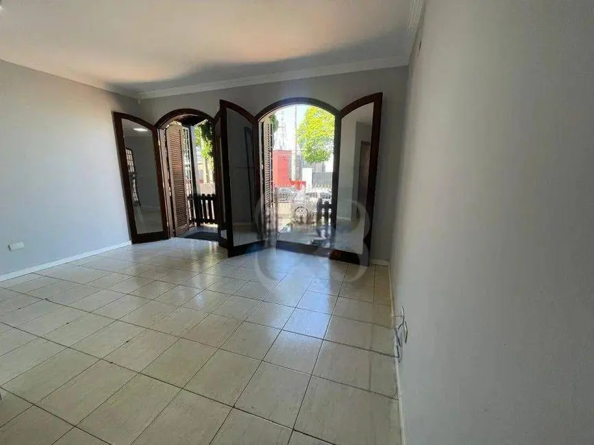 Foto 2 de Casa com 5 quartos para alugar, 200m2 em Aurora, Londrina - PR