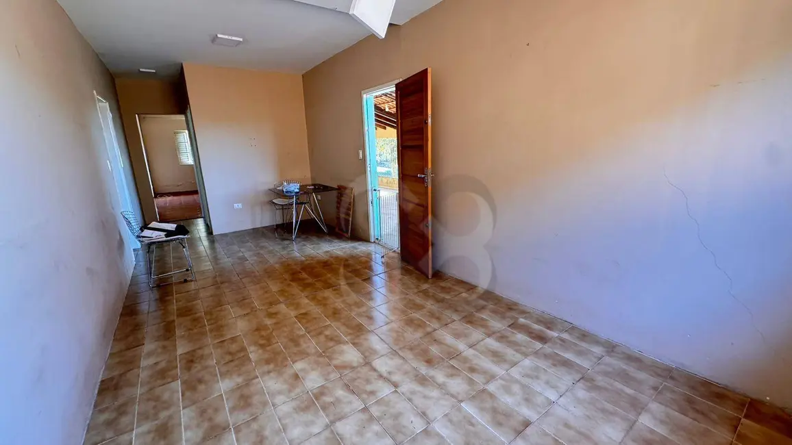 Foto 6 de Casa com 3 quartos para alugar, 230m2 em Hedy, Londrina - PR
