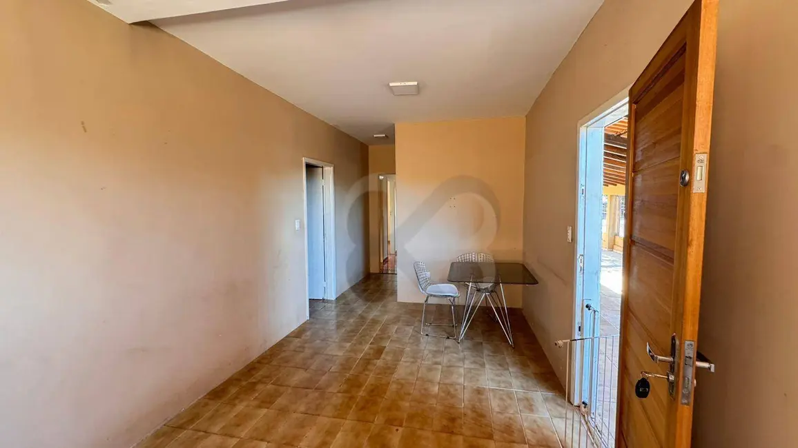 Foto 3 de Casa com 3 quartos para alugar, 230m2 em Hedy, Londrina - PR