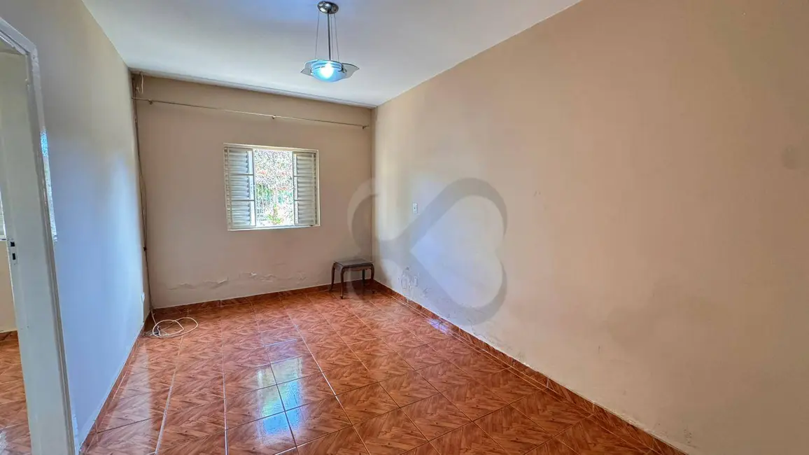 Foto 7 de Casa com 3 quartos para alugar, 230m2 em Hedy, Londrina - PR