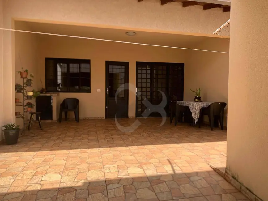 Foto 2 de Casa com 2 quartos à venda, 252m2 em Jardim Vitória, Cambe - PR