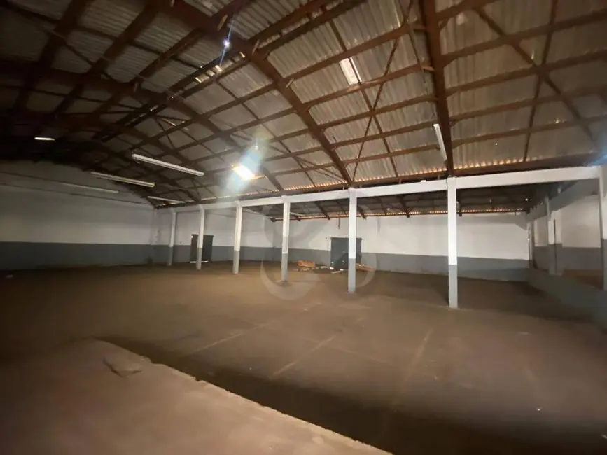 Foto 4 de Armazém / Galpão para alugar, 2000m2 em Vila Ziober, Londrina - PR