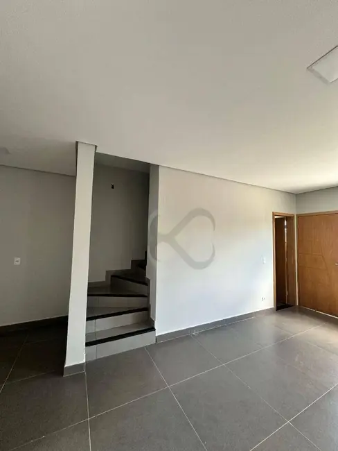 Foto 5 de Sobrado com 2 quartos para alugar, 250m2 em Colúmbia, Londrina - PR