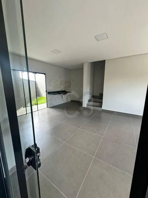 Foto 2 de Sobrado com 2 quartos para alugar, 250m2 em Colúmbia, Londrina - PR