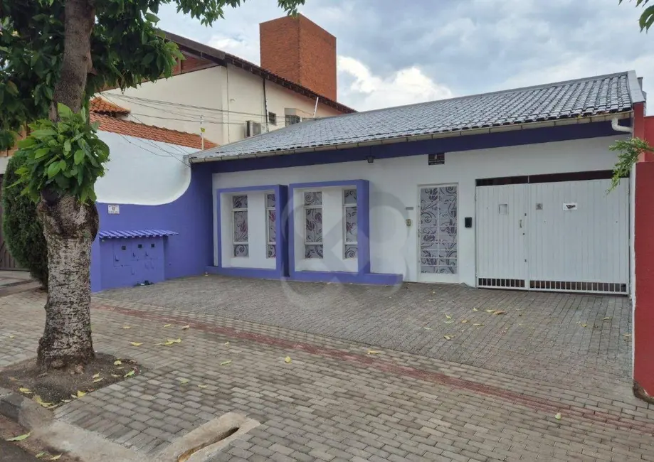 Foto 1 de Casa com 2 quartos para alugar, 150m2 em Aurora, Londrina - PR