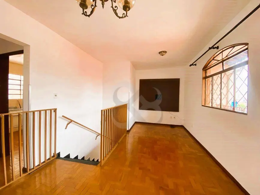 Foto 5 de Casa com 2 quartos para alugar, 150m2 em Aurora, Londrina - PR