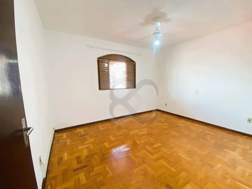 Foto 8 de Casa com 2 quartos para alugar, 150m2 em Aurora, Londrina - PR