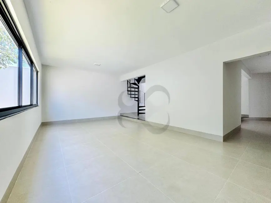 Casa com 3 quartos à venda e para alugar, 500m2 em Mediterrâneo, Londrina - PR - imagem 7 Foto 7 de Casa com 3 quartos à venda e para alugar, 500m2 em Mediterrâneo, Londrina - PR