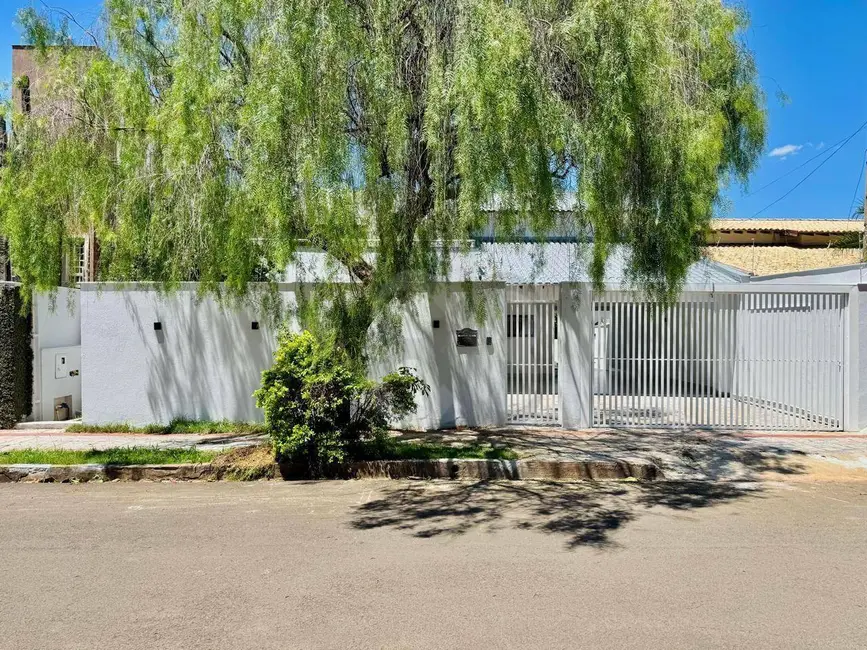 Casa com 3 quartos à venda e para alugar, 500m2 em Mediterrâneo, Londrina - PR - imagem 2 Foto 2 de Casa com 3 quartos à venda e para alugar, 500m2 em Mediterrâneo, Londrina - PR