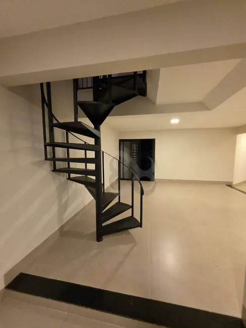 Casa com 3 quartos à venda e para alugar, 500m2 em Mediterrâneo, Londrina - PR - imagem 9 Foto 9 de Casa com 3 quartos à venda e para alugar, 500m2 em Mediterrâneo, Londrina - PR