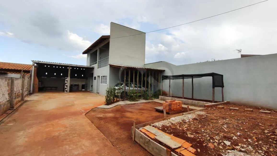 Foto 2 de Casa com 3 quartos à venda, 302m2 em Jardim Tókio, Londrina - PR