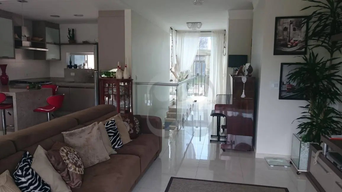 Sobrado com 4 quartos para alugar, 300m2 em Jardim Monte Sinai, Londrina - PR - imagem 5 Foto 5 de Sobrado com 4 quartos para alugar, 300m2 em Jardim Monte Sinai, Londrina - PR