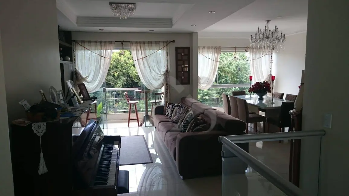 Sobrado com 4 quartos para alugar, 300m2 em Jardim Monte Sinai, Londrina - PR - imagem 7 Foto 7 de Sobrado com 4 quartos para alugar, 300m2 em Jardim Monte Sinai, Londrina - PR