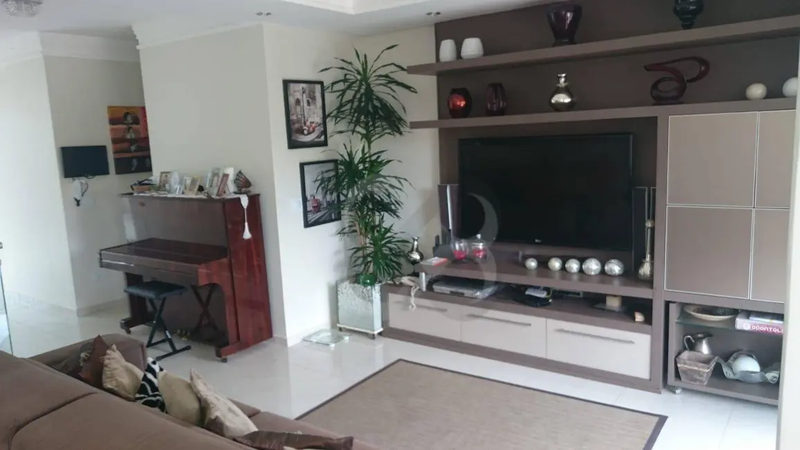Sobrado com 4 quartos para alugar, 300m2 em Jardim Monte Sinai, Londrina - PR - imagem 6 Foto 6 de Sobrado com 4 quartos para alugar, 300m2 em Jardim Monte Sinai, Londrina - PR
