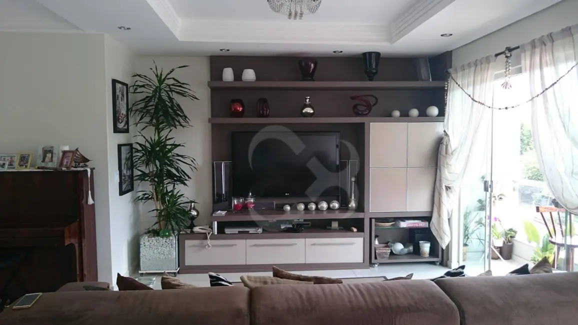 Sobrado com 4 quartos para alugar, 300m2 em Jardim Monte Sinai, Londrina - PR - imagem 4 Foto 4 de Sobrado com 4 quartos para alugar, 300m2 em Jardim Monte Sinai, Londrina - PR