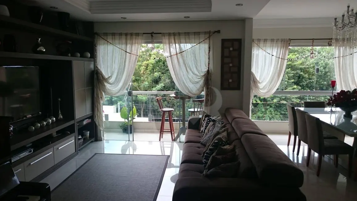 Sobrado com 4 quartos para alugar, 300m2 em Jardim Monte Sinai, Londrina - PR - imagem 3 Foto 3 de Sobrado com 4 quartos para alugar, 300m2 em Jardim Monte Sinai, Londrina - PR