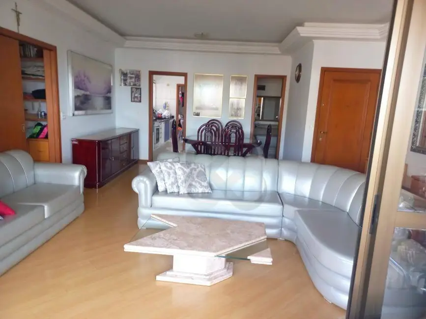 Foto 3 de Apartamento com 3 quartos à venda, 227m2 em Centro, Londrina - PR