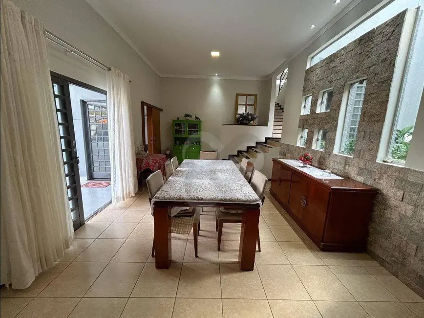 Foto 9 de Sobrado com 4 quartos à venda, 427m2 em Andrade, Londrina - PR