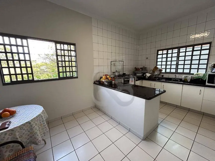 Foto 8 de Sobrado com 4 quartos à venda, 427m2 em Andrade, Londrina - PR