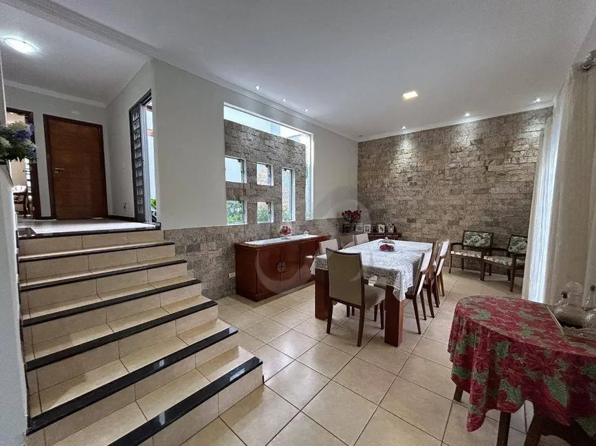 Foto 5 de Sobrado com 4 quartos à venda, 427m2 em Andrade, Londrina - PR