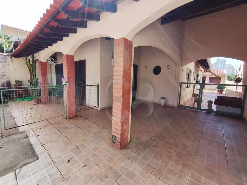 Foto 2 de Casa com 3 quartos à venda, 330m2 em Quebec, Londrina - PR
