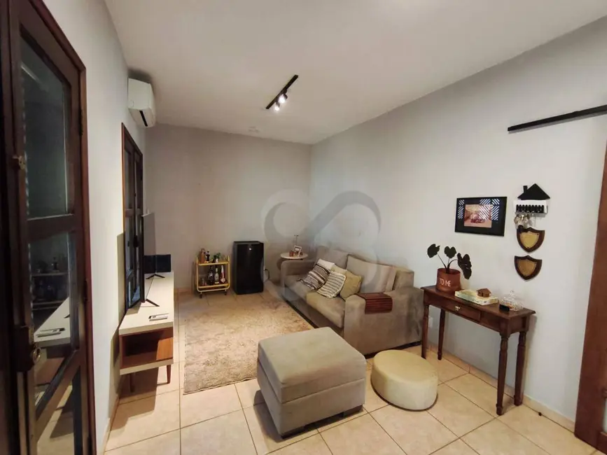 Foto 6 de Casa com 3 quartos à venda, 330m2 em Quebec, Londrina - PR
