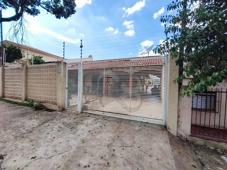 Foto 1 de Casa com 3 quartos à venda, 330m2 em Quebec, Londrina - PR