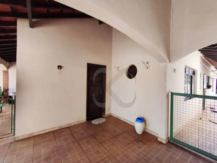 Foto 4 de Casa com 3 quartos à venda, 330m2 em Quebec, Londrina - PR