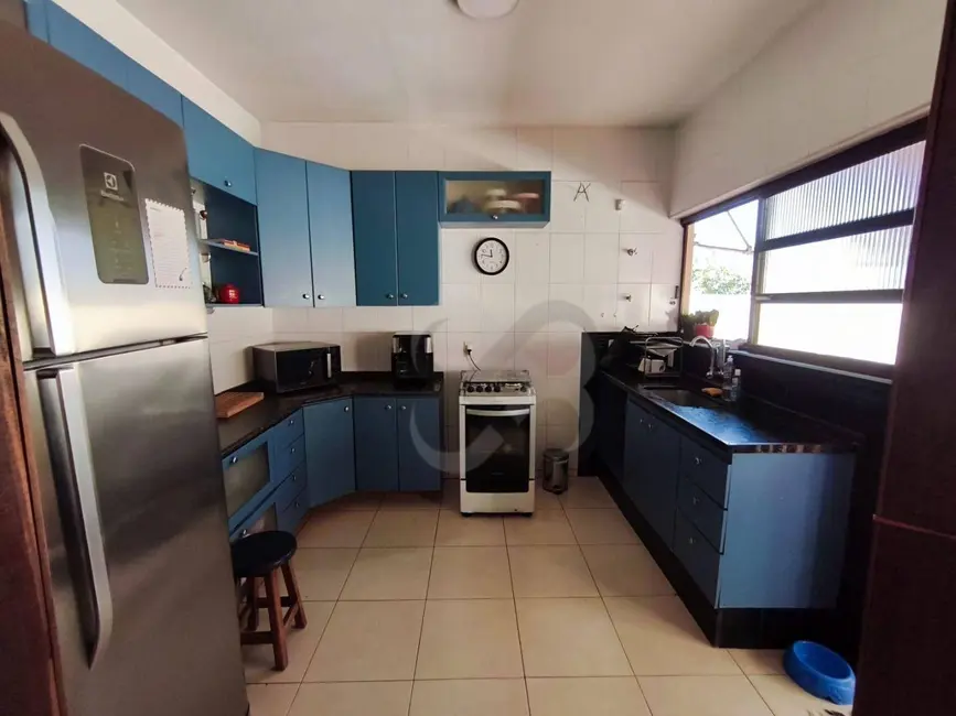 Foto 8 de Casa com 3 quartos à venda, 330m2 em Quebec, Londrina - PR