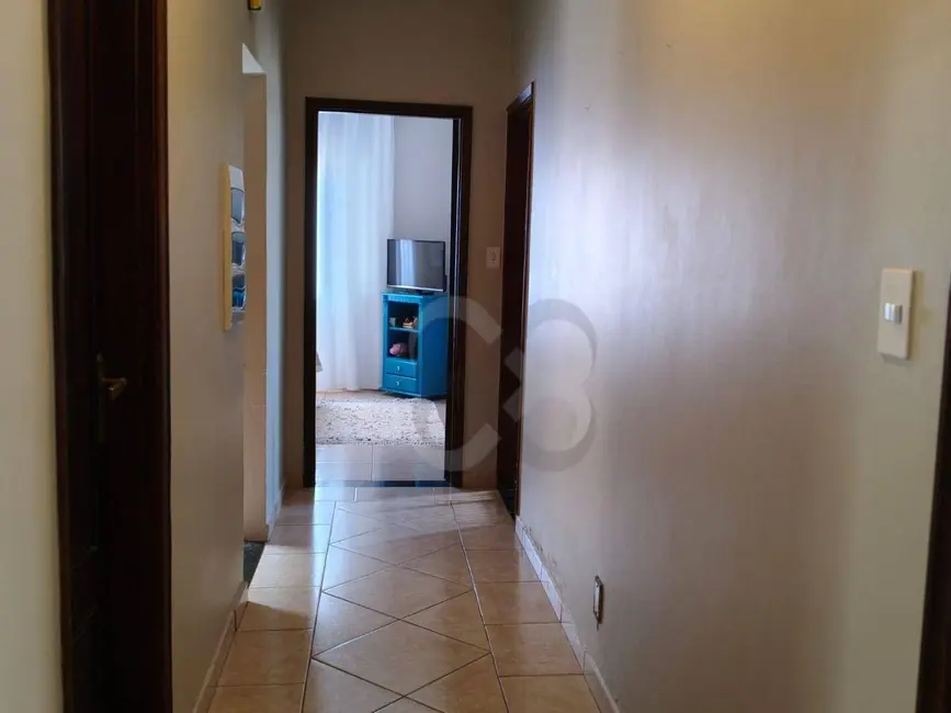 Foto 9 de Casa com 3 quartos à venda, 330m2 em Quebec, Londrina - PR