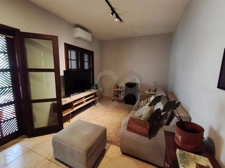 Foto 5 de Casa com 3 quartos à venda, 330m2 em Quebec, Londrina - PR