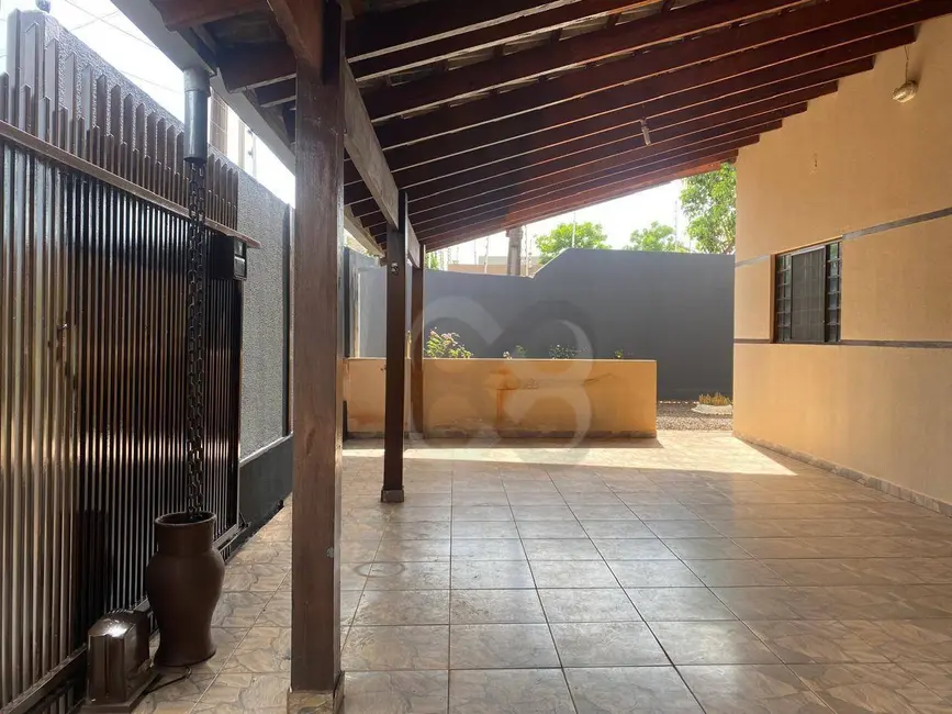 Foto 3 de Casa com 3 quartos à venda, 184m2 em Londrina - PR